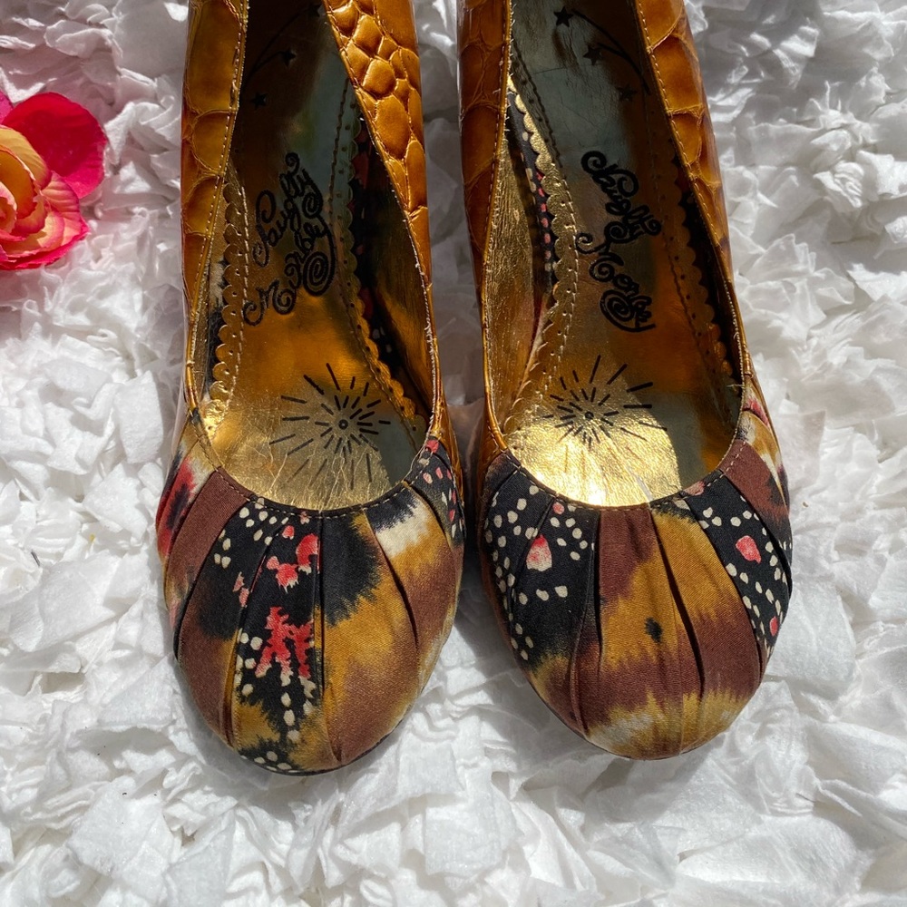 Naughty Monkey Amber Feather Heels 8.5